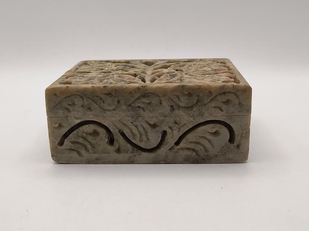 Szkatułka z kamienia - ażurowa