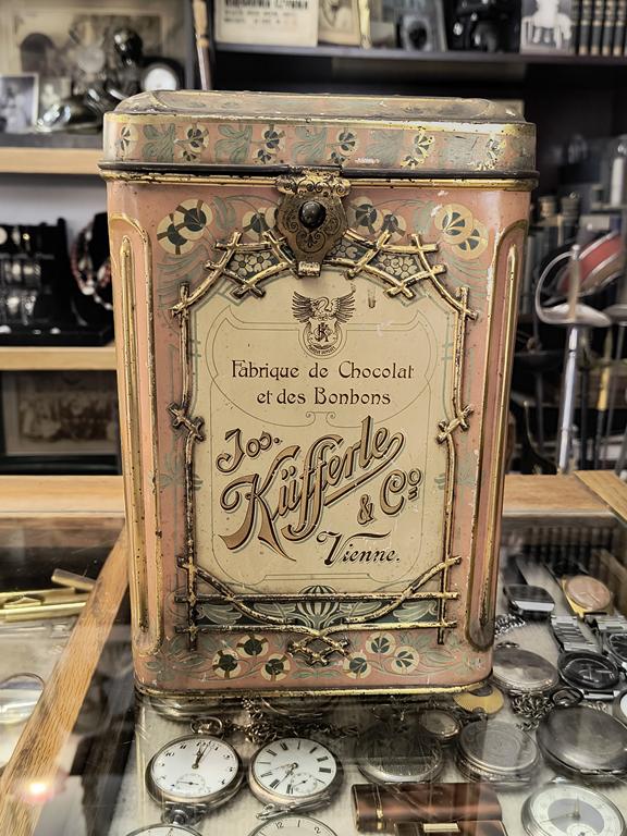 Duża puszka po słodyczach - JOS. KUFFERLE & CO, VIENNE (Wiedeń)