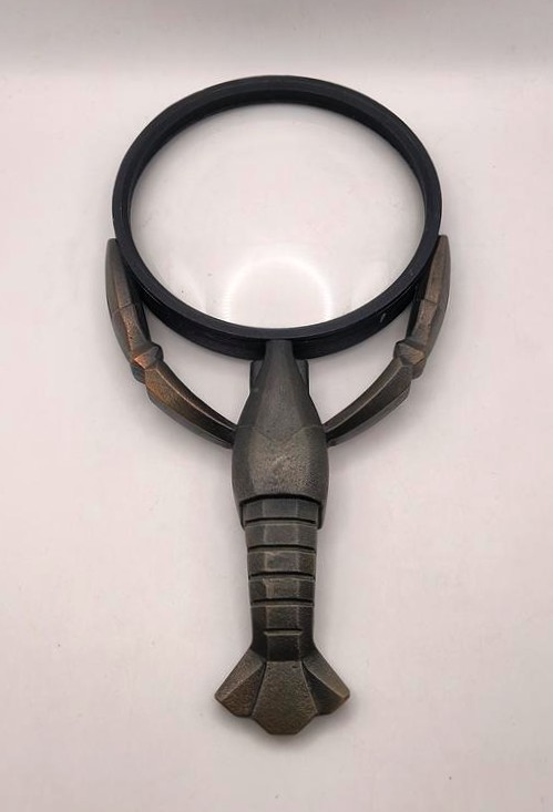 Lupa-szkło powiększające w kształcie raka