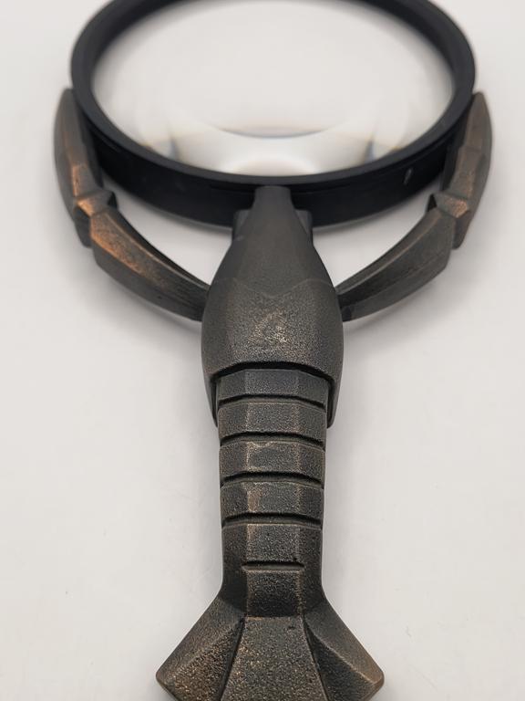 Lupa-szkło powiększające w kształcie raka