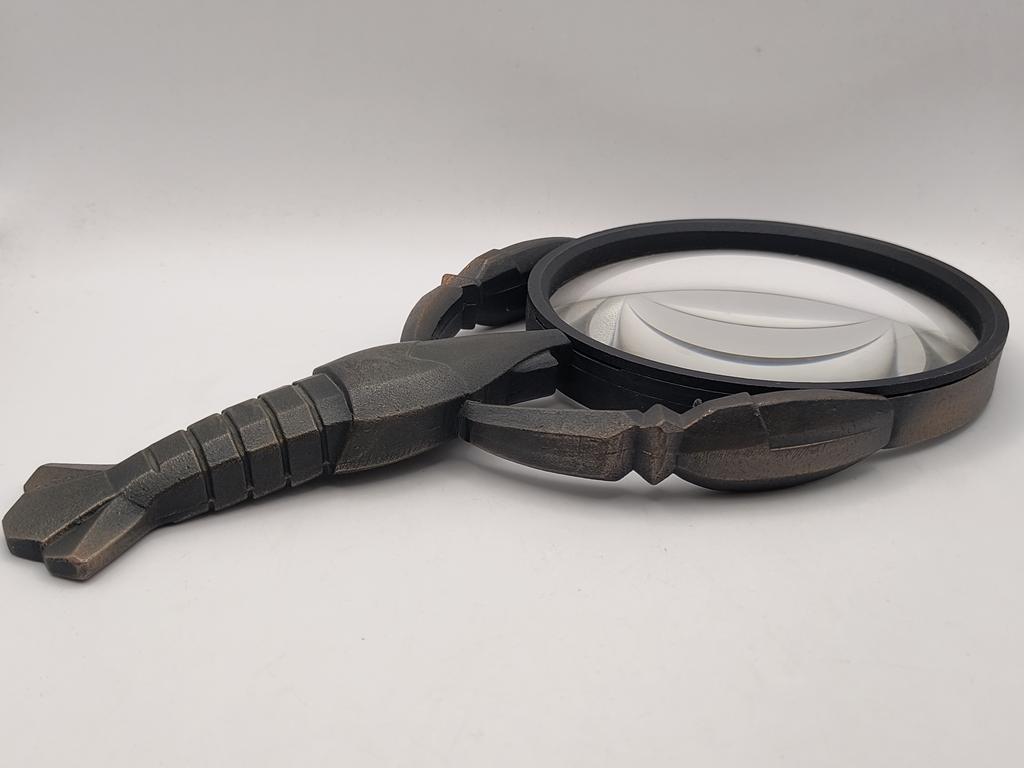 Lupa-szkło powiększające w kształcie raka