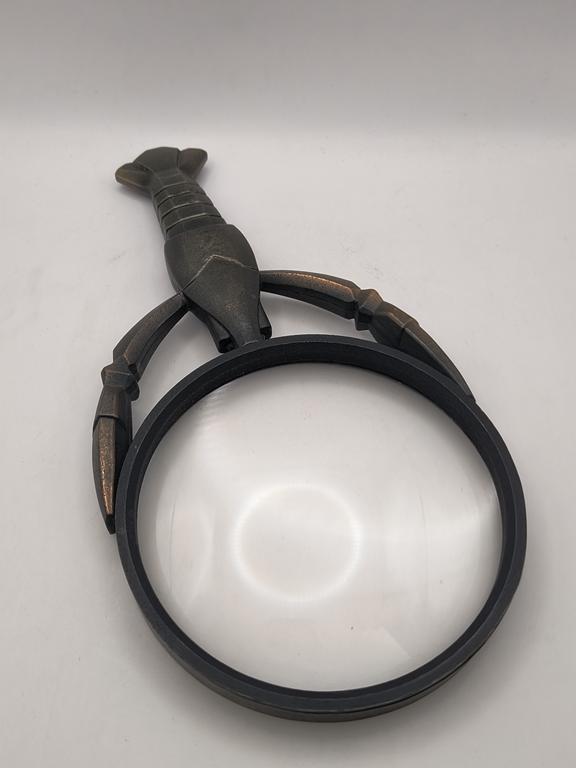 Lupa-szkło powiększające w kształcie raka