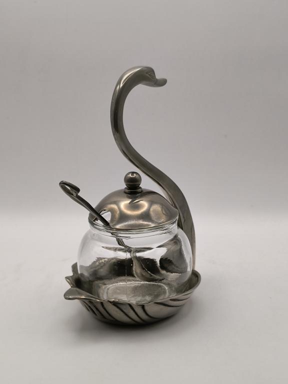 Cukiernica w kształcie łabędzia