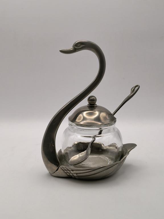 Cukiernica w kształcie łabędzia