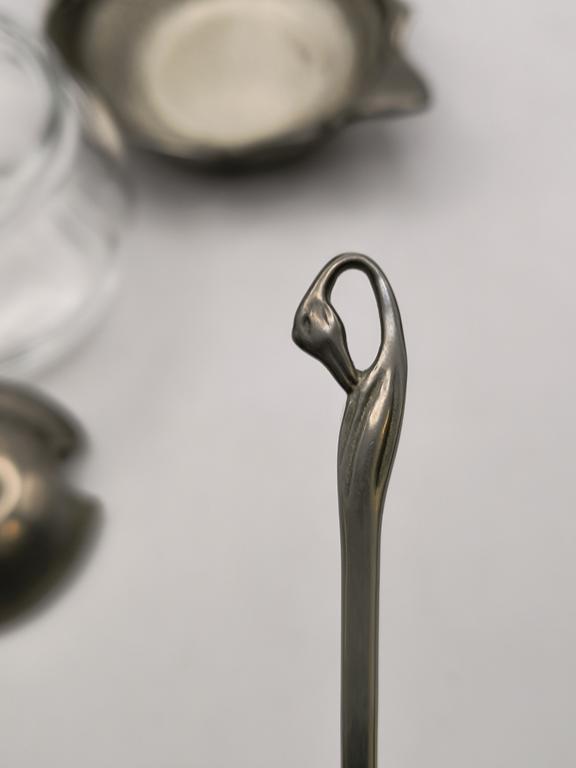 Cukiernica w kształcie łabędzia