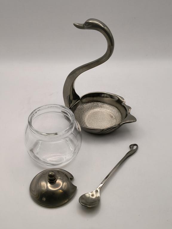 Cukiernica w kształcie łabędzia