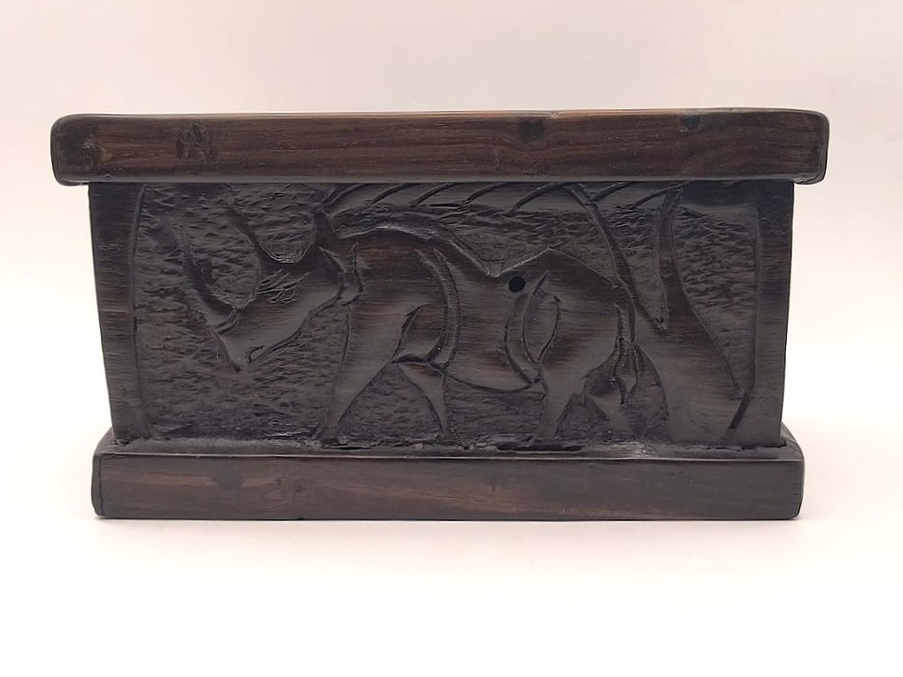 Szkatułka z drewna hebanowego, Afryka