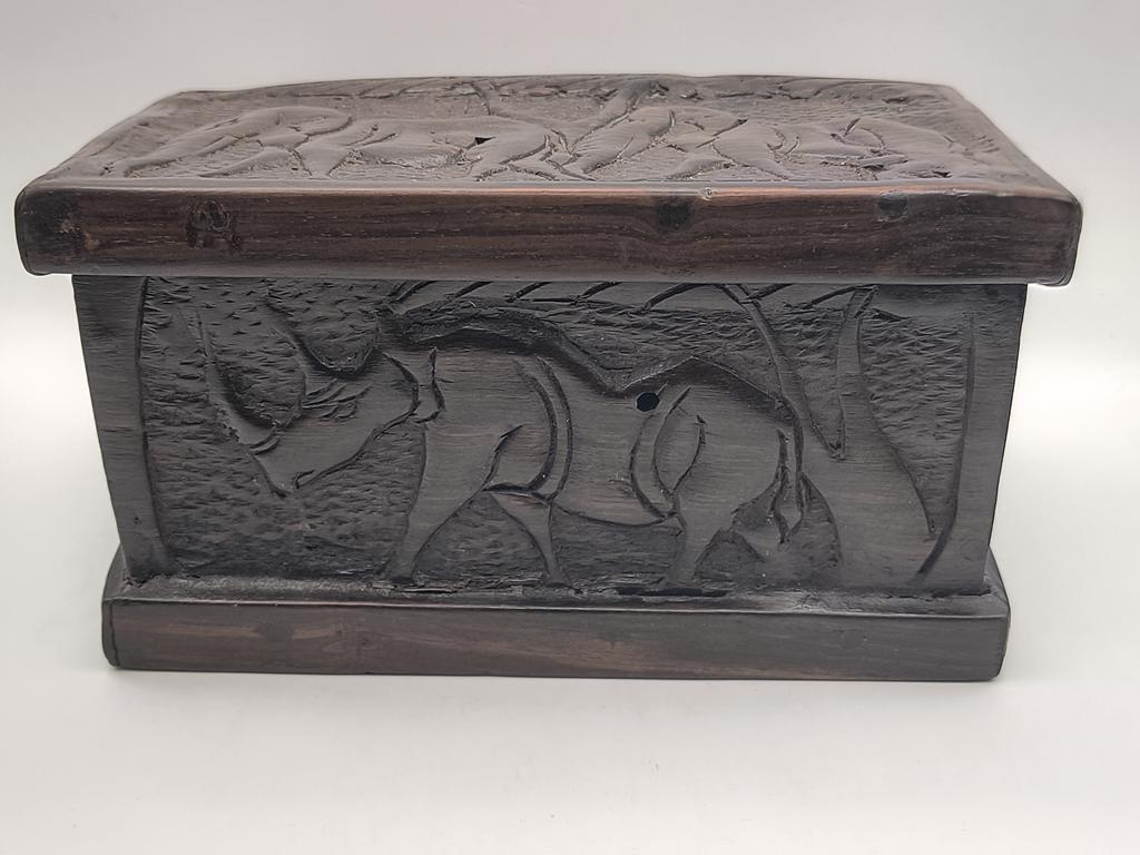 Szkatułka z drewna hebanowego, Afryka