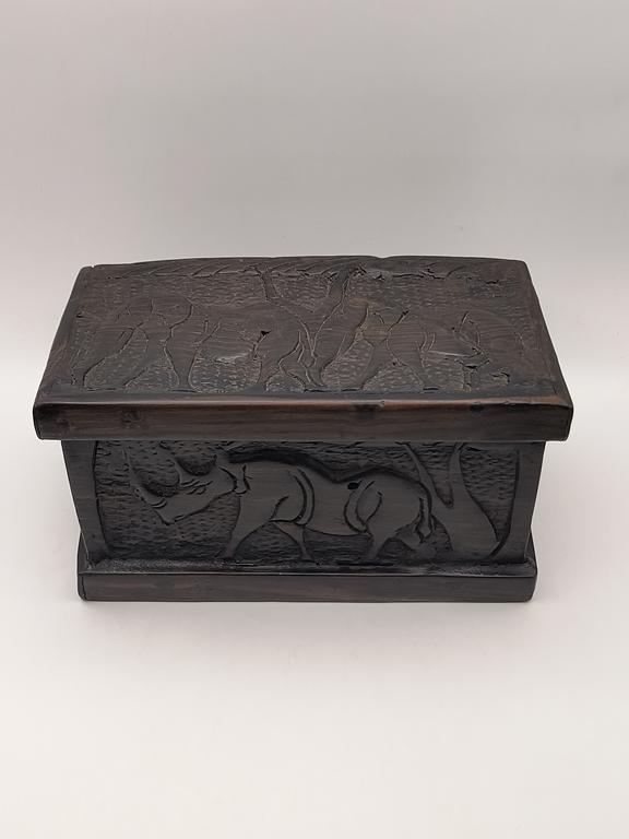 Szkatułka z drewna hebanowego, Afryka