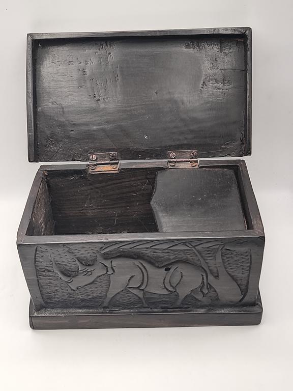 Szkatułka z drewna hebanowego, Afryka