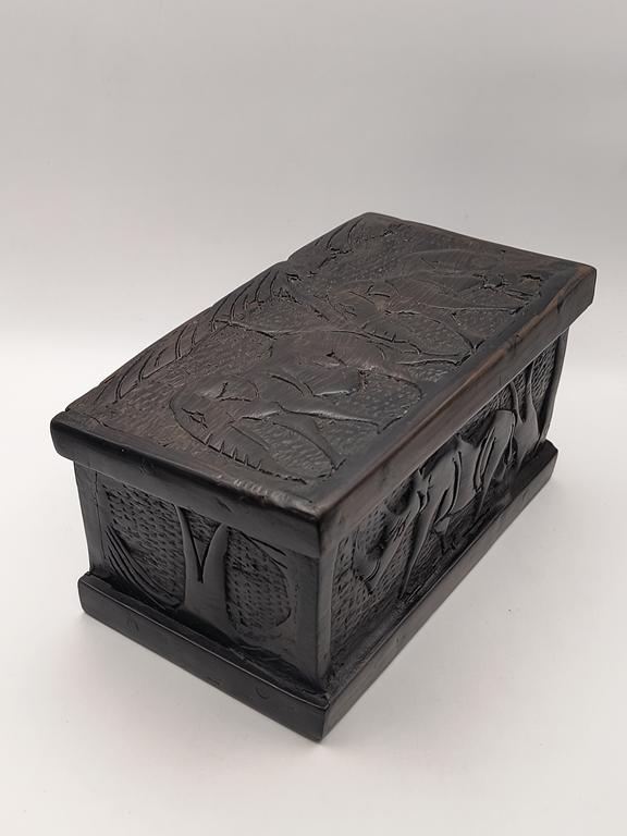 Szkatułka z drewna hebanowego, Afryka