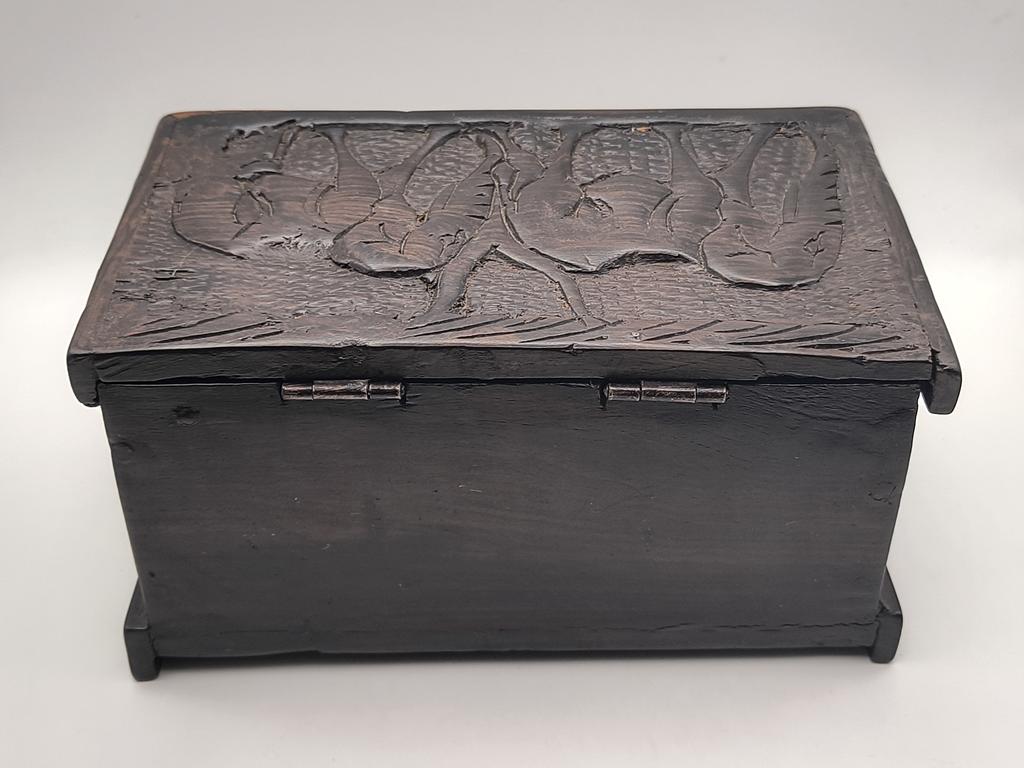 Szkatułka z drewna hebanowego, Afryka