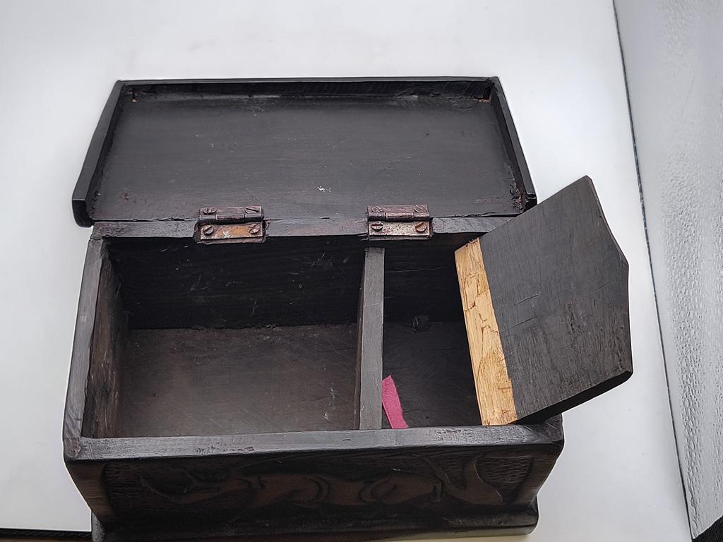 Szkatułka z drewna hebanowego, Afryka