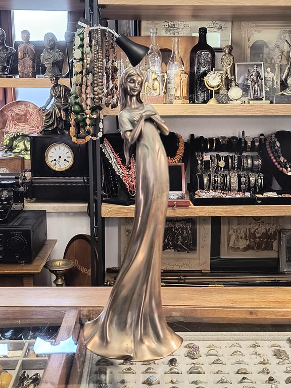 Figurka kobiety VERONESE