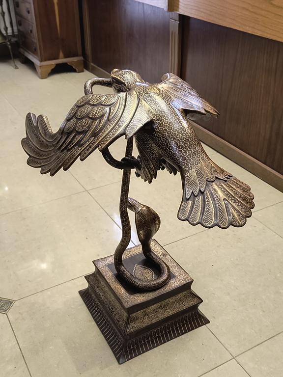 Duża figurka - orzeł z wężami - Persja