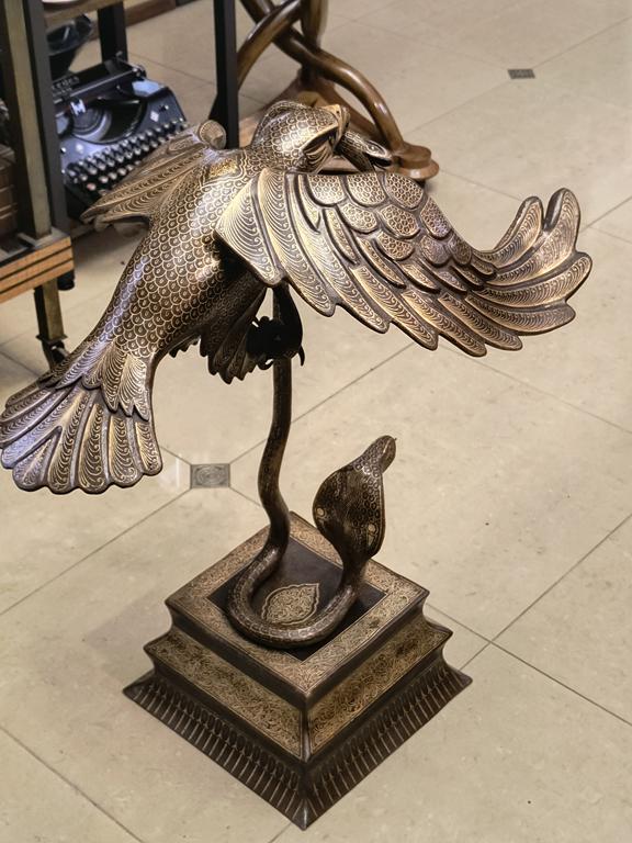 Duża figurka - orzeł z wężami - Persja