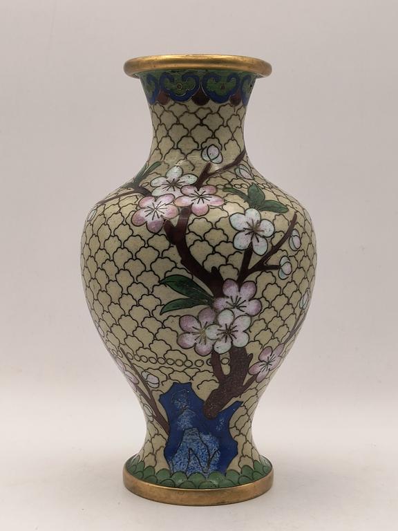 Wazon z emalią cloisonne, Chiny,  XX w.