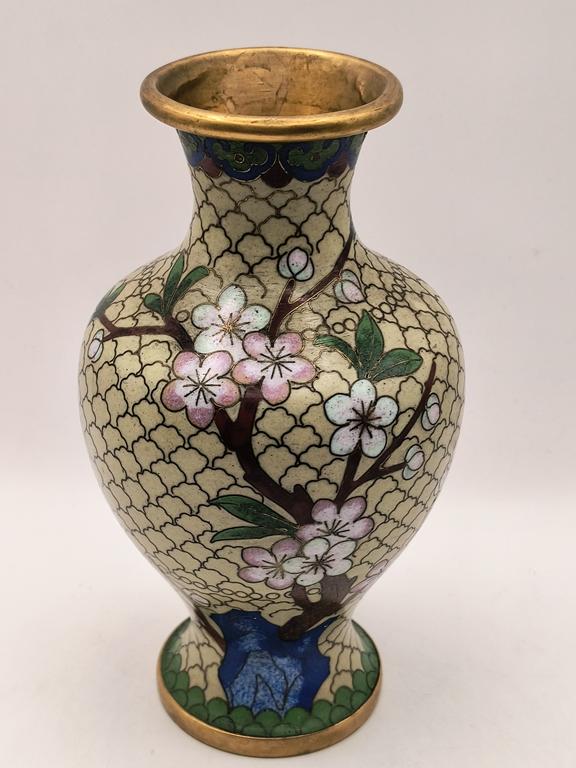 Wazon z emalią cloisonne, Chiny,  XX w.