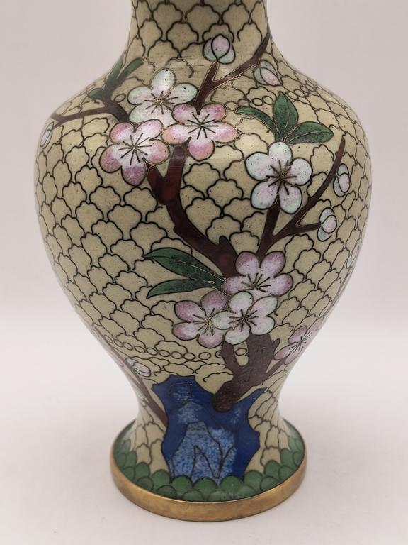 Wazon z emalią cloisonne, Chiny,  XX w.