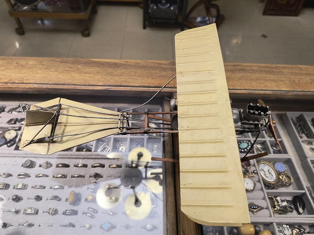 Metalowy model samolotu