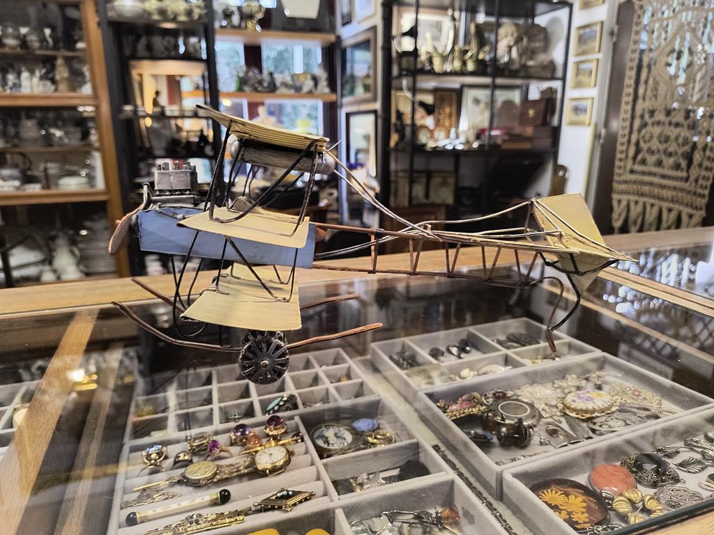 Metalowy model samolotu