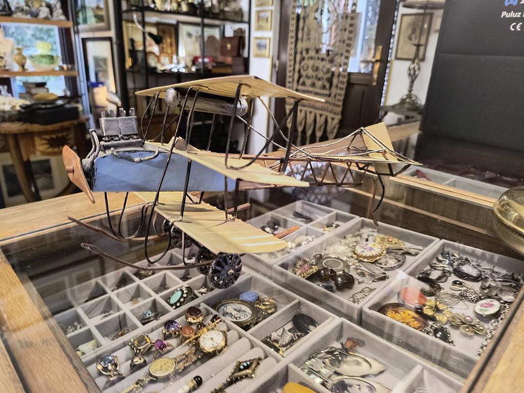 Metalowy model samolotu