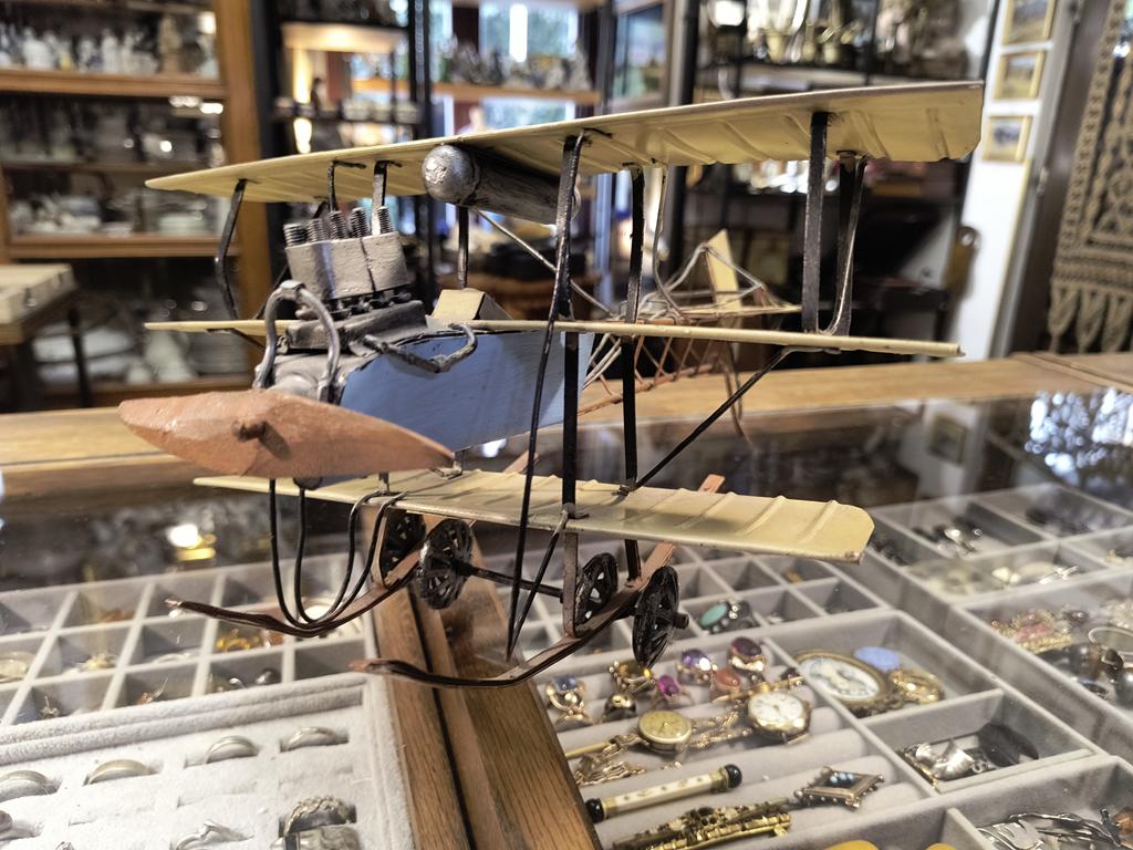 Metalowy model samolotu