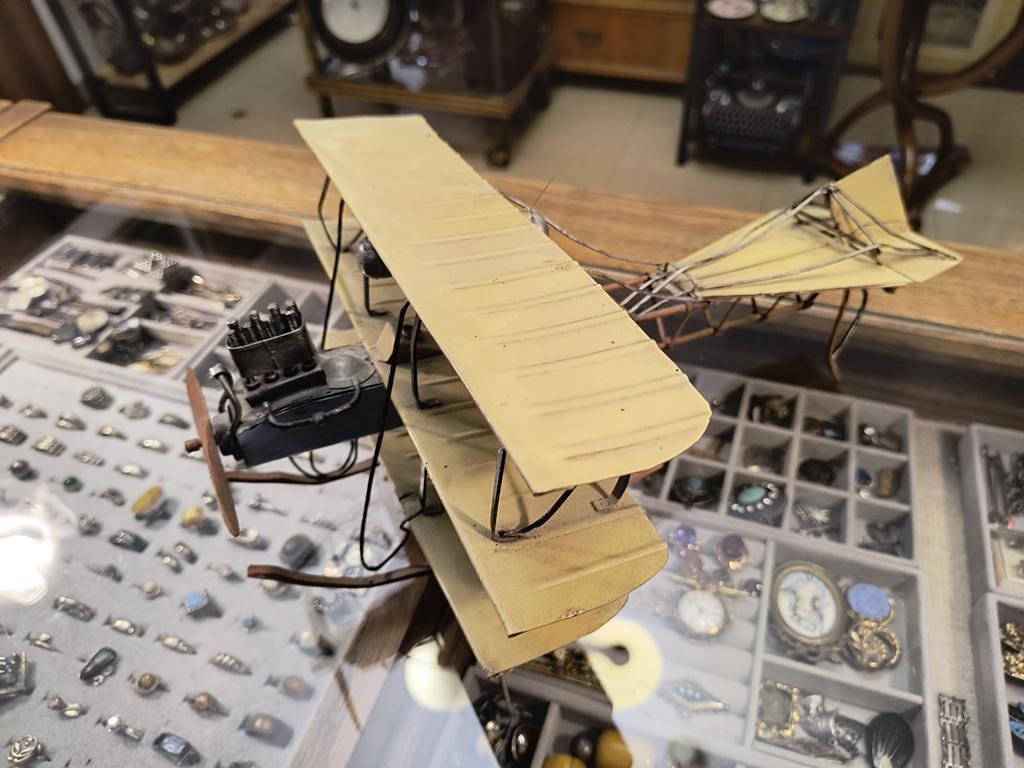 Metalowy model samolotu