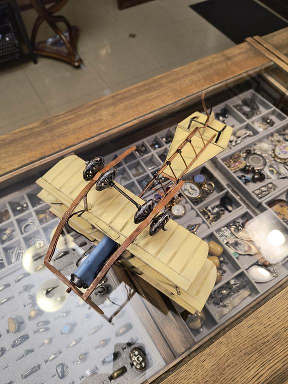 Metalowy model samolotu