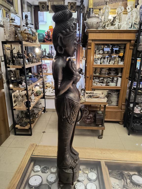 Rzeźba drewniana kobiety - Indie