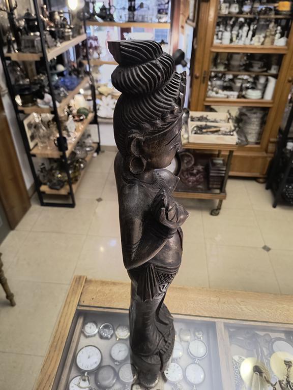 Rzeźba drewniana kobiety - Indie