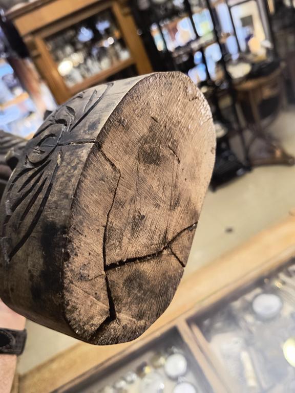 Rzeźba drewniana kobiety - Indie