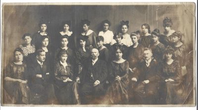 Stare zdjęcie nauczycieli i uczennic - szkoła żeńska