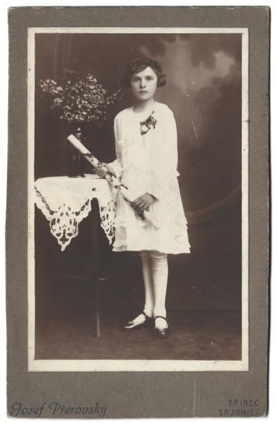 Zdjęcie komunijne dziewczynki - fot. Josef Prerovsky, Triniec-Trzyniec