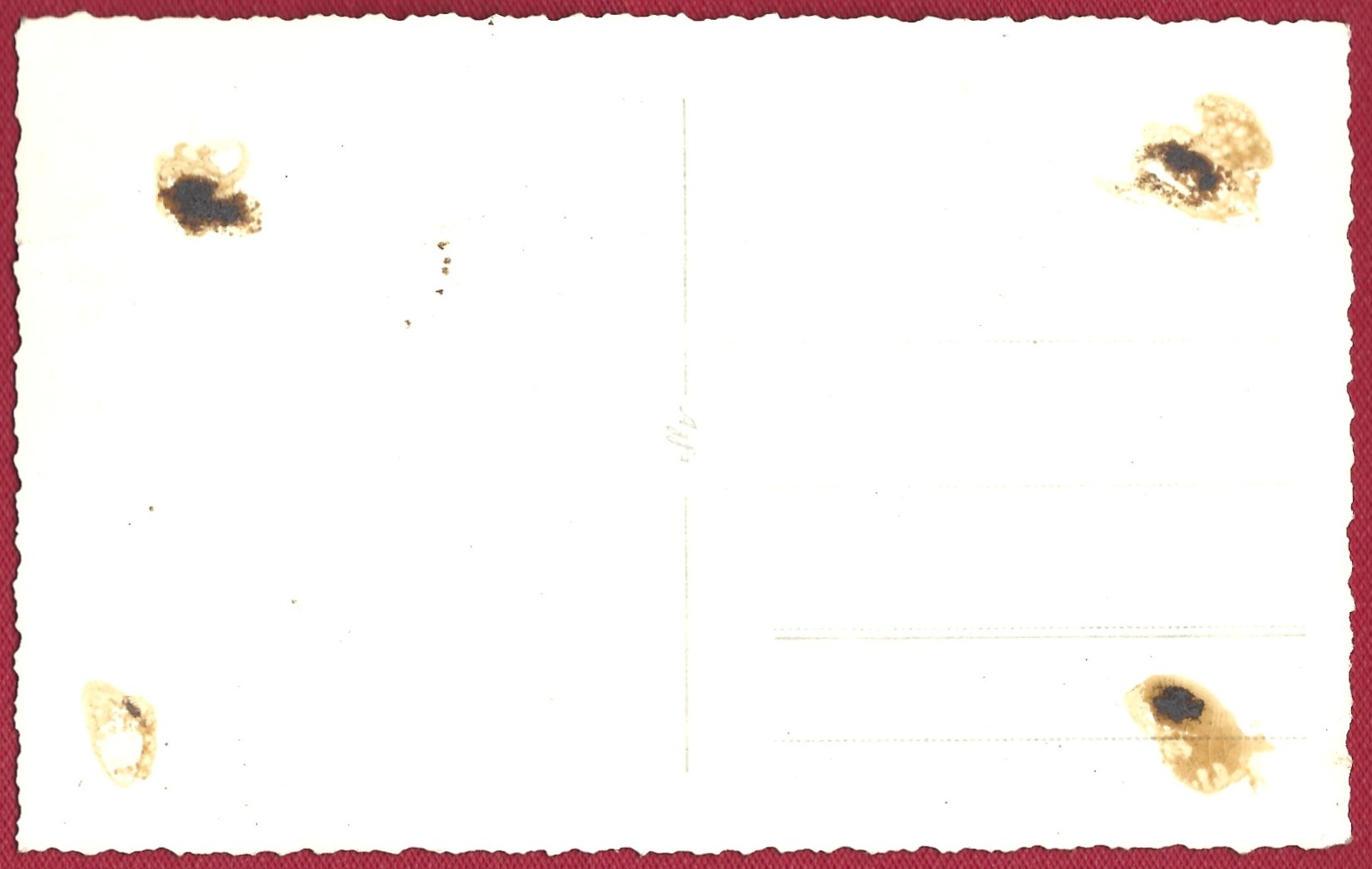 Zdjęcie – wnętrze mieszkania, gra na fortepianie