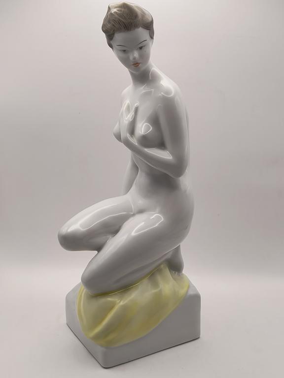 Figurka porcelanowa - akt kobiety - Hollohaza, Węgry