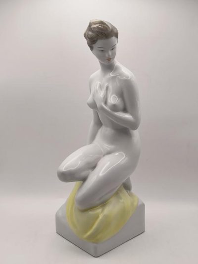 Figurka porcelanowa - akt kobiety - Hollohaza, Węgry