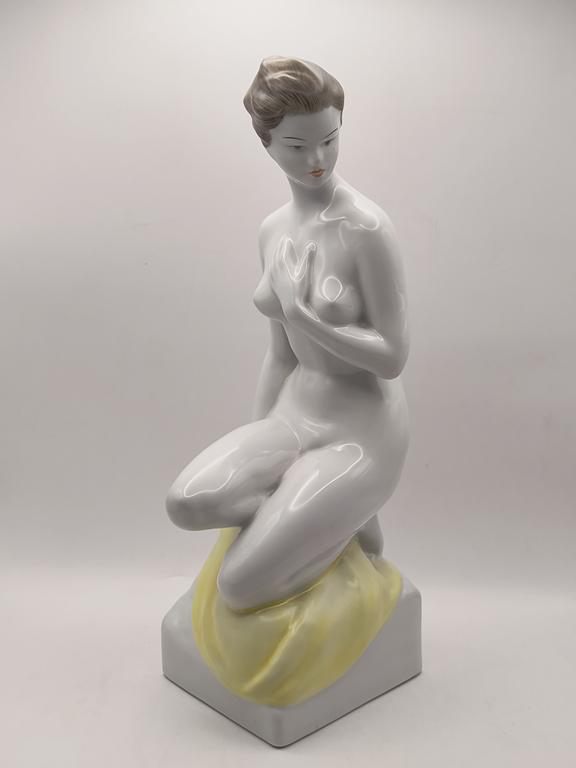 Figurka porcelanowa - akt kobiety - Hollohaza, Węgry