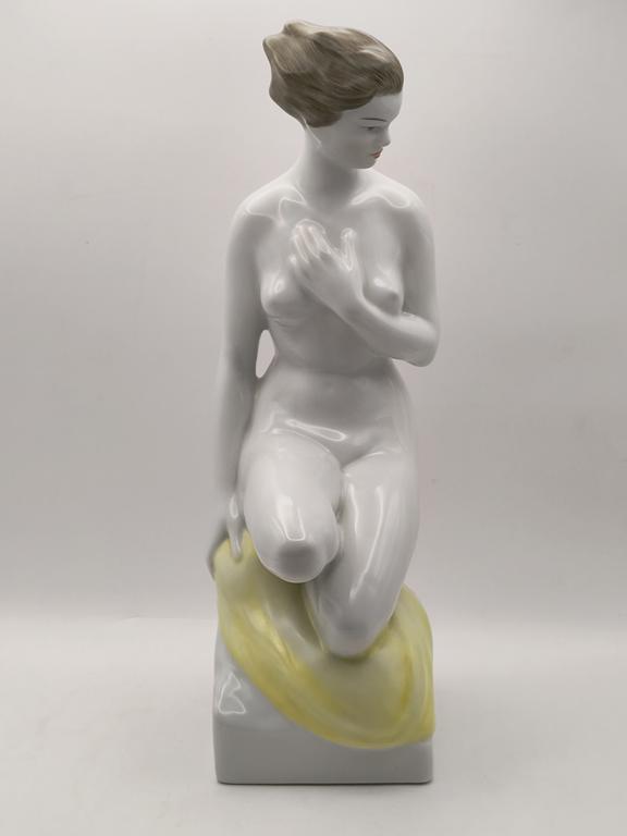 Figurka porcelanowa - akt kobiety - Hollohaza, Węgry