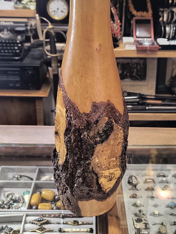 Duża lampa drewniana z abażurem