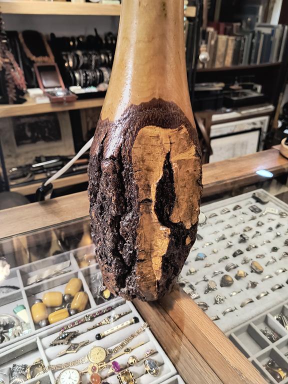 Duża lampa drewniana z abażurem