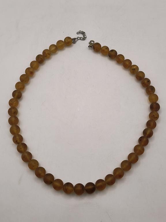 Naszyjnik z bursztynem w formie kulek