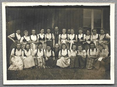 Stare zdjęcie - kobiety w strojach ludowych