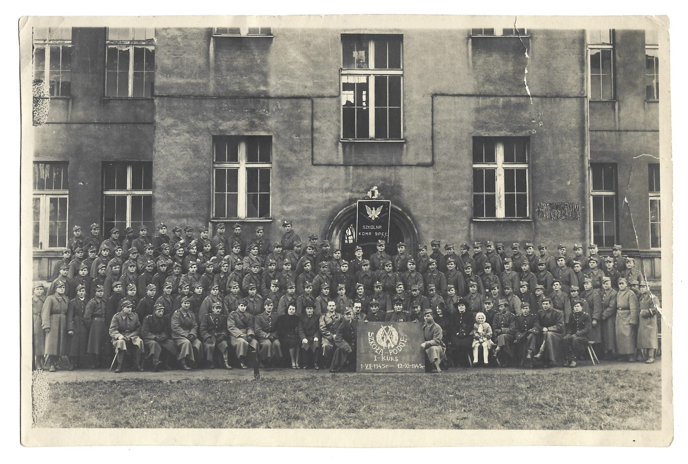 Zdjęcie - Szkoła Podoficerska, Kurs 1945 r.
