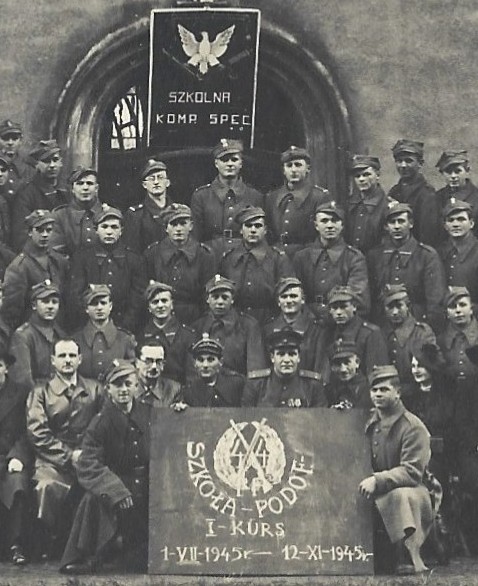 Zdjęcie - Szkoła Podoficerska, Kurs 1945 r.