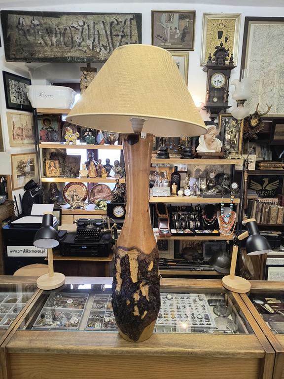 Duża lampa drewniana z abażurem, Czechy
