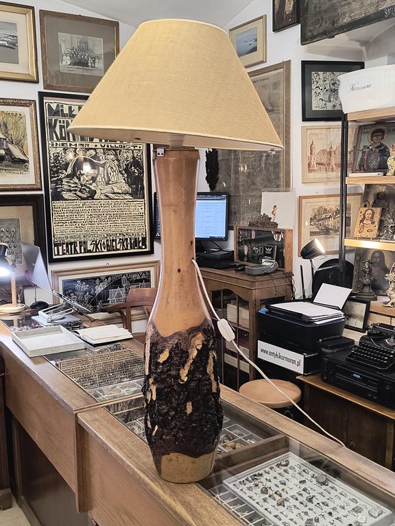 Duża lampa drewniana z abażurem, Czechy