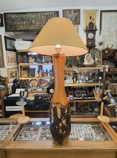 Duża lampa drewniana z abażurem, Czechy