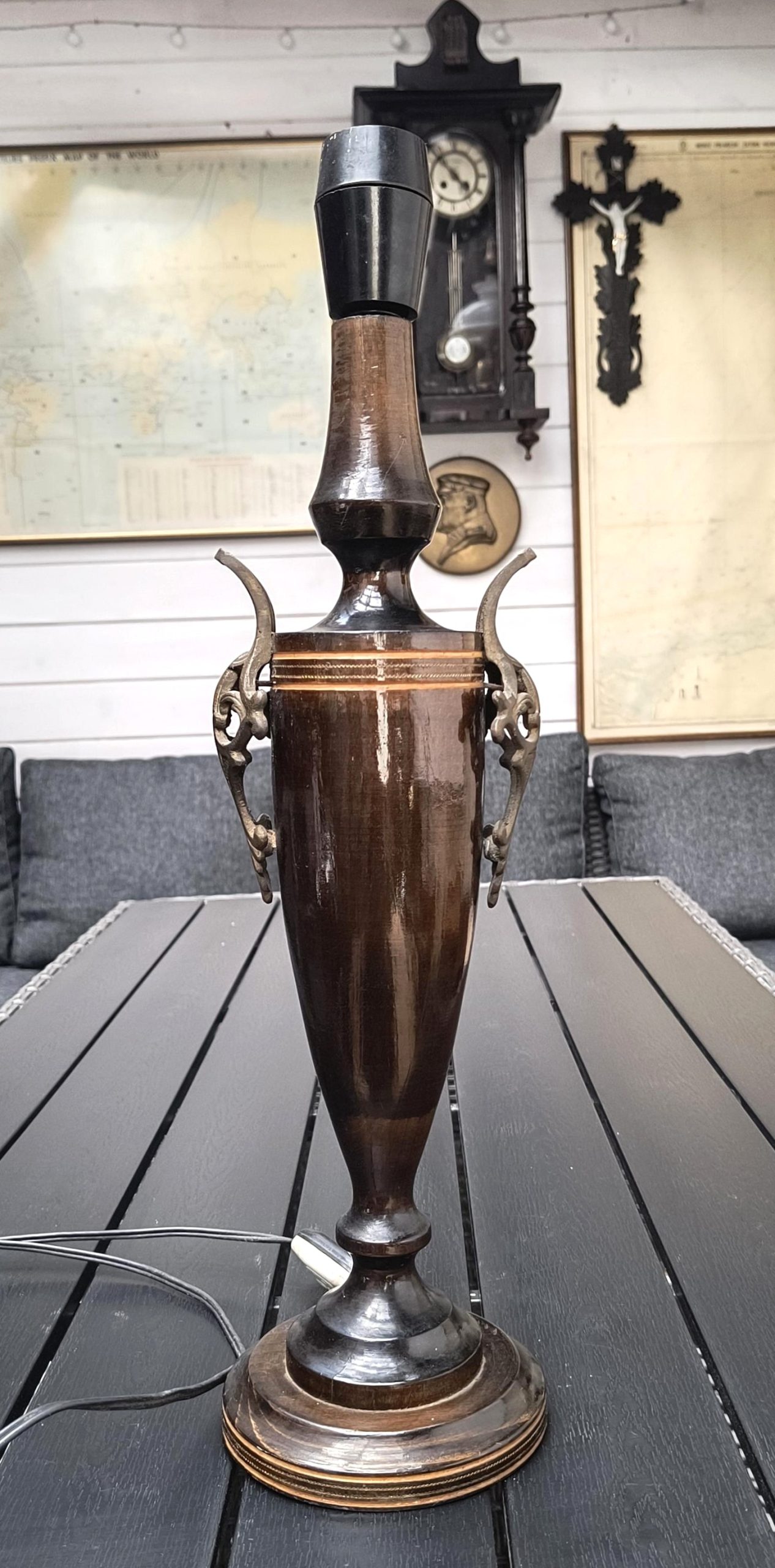 Drewniana podstawa lampy