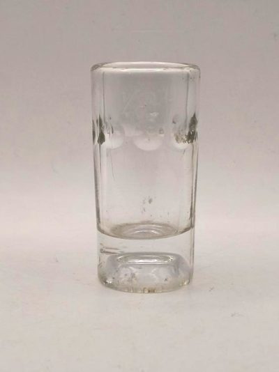 Kieliszek z grubego szkła, do wódki – karczmiak